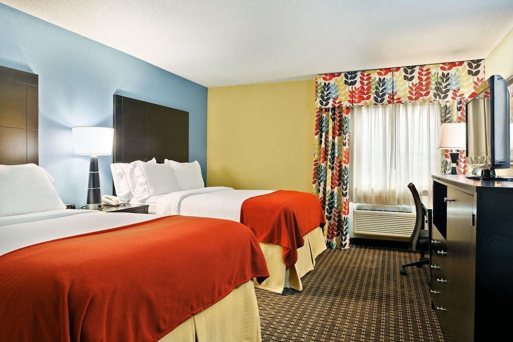 Holiday Inn Express Hotel Fort Campbell-Oak Grove By Ihg Exterior photo