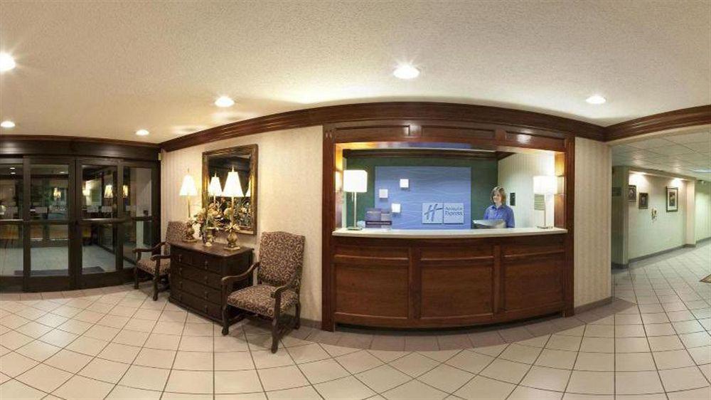 Holiday Inn Express Hotel Fort Campbell-Oak Grove By Ihg Exterior photo
