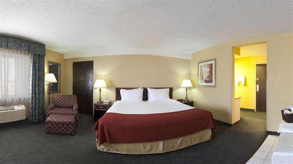 Holiday Inn Express Hotel Fort Campbell-Oak Grove By Ihg Exterior photo