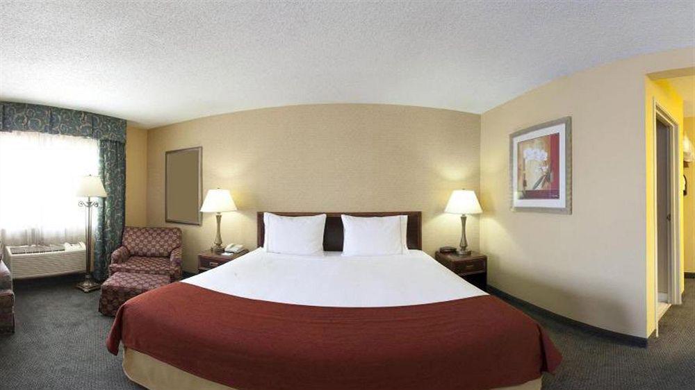 Holiday Inn Express Hotel Fort Campbell-Oak Grove By Ihg Exterior photo
