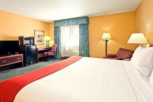 Holiday Inn Express Hotel Fort Campbell-Oak Grove By Ihg Room photo