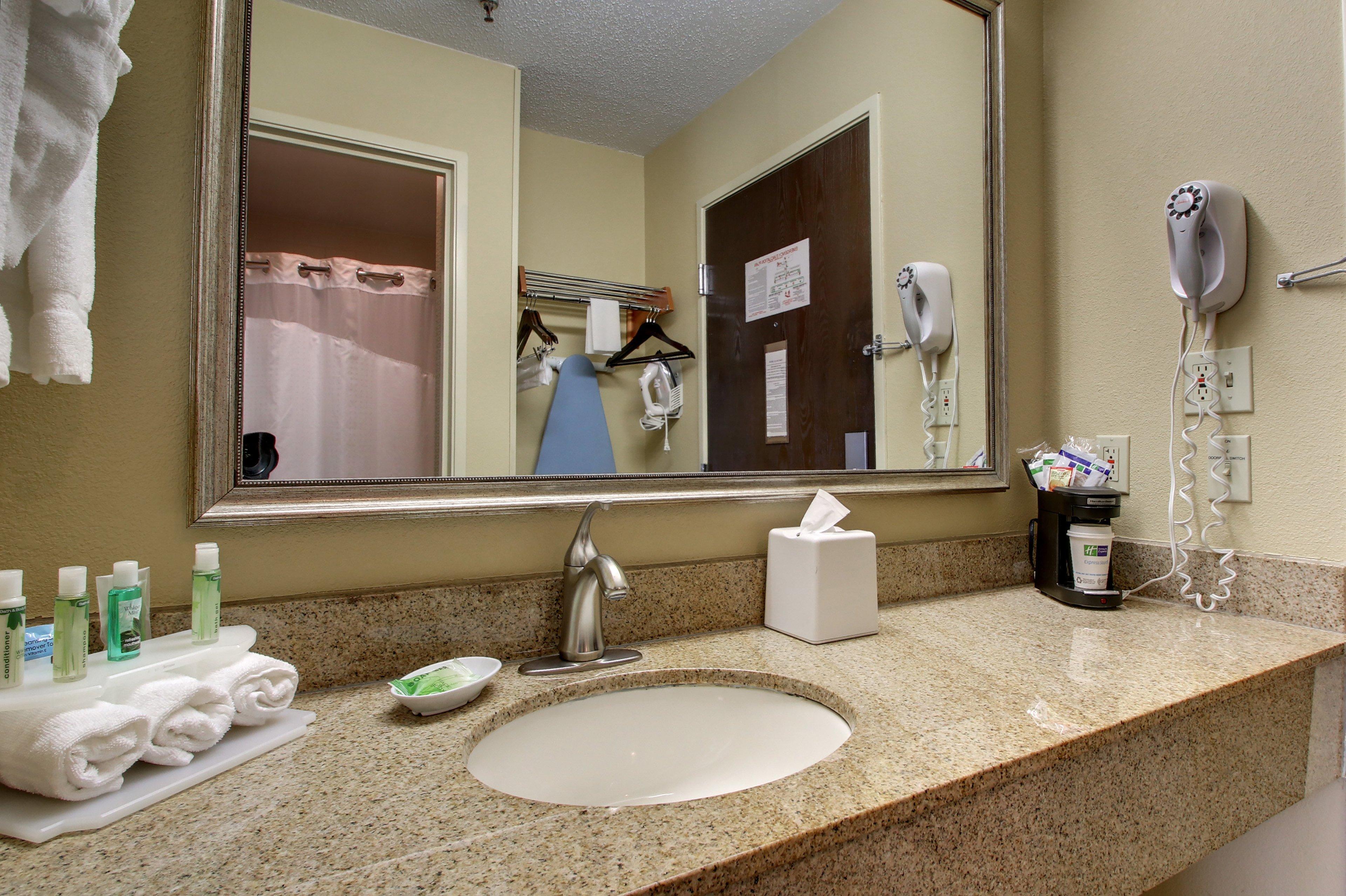 Holiday Inn Express Hotel Fort Campbell-Oak Grove By Ihg Exterior photo