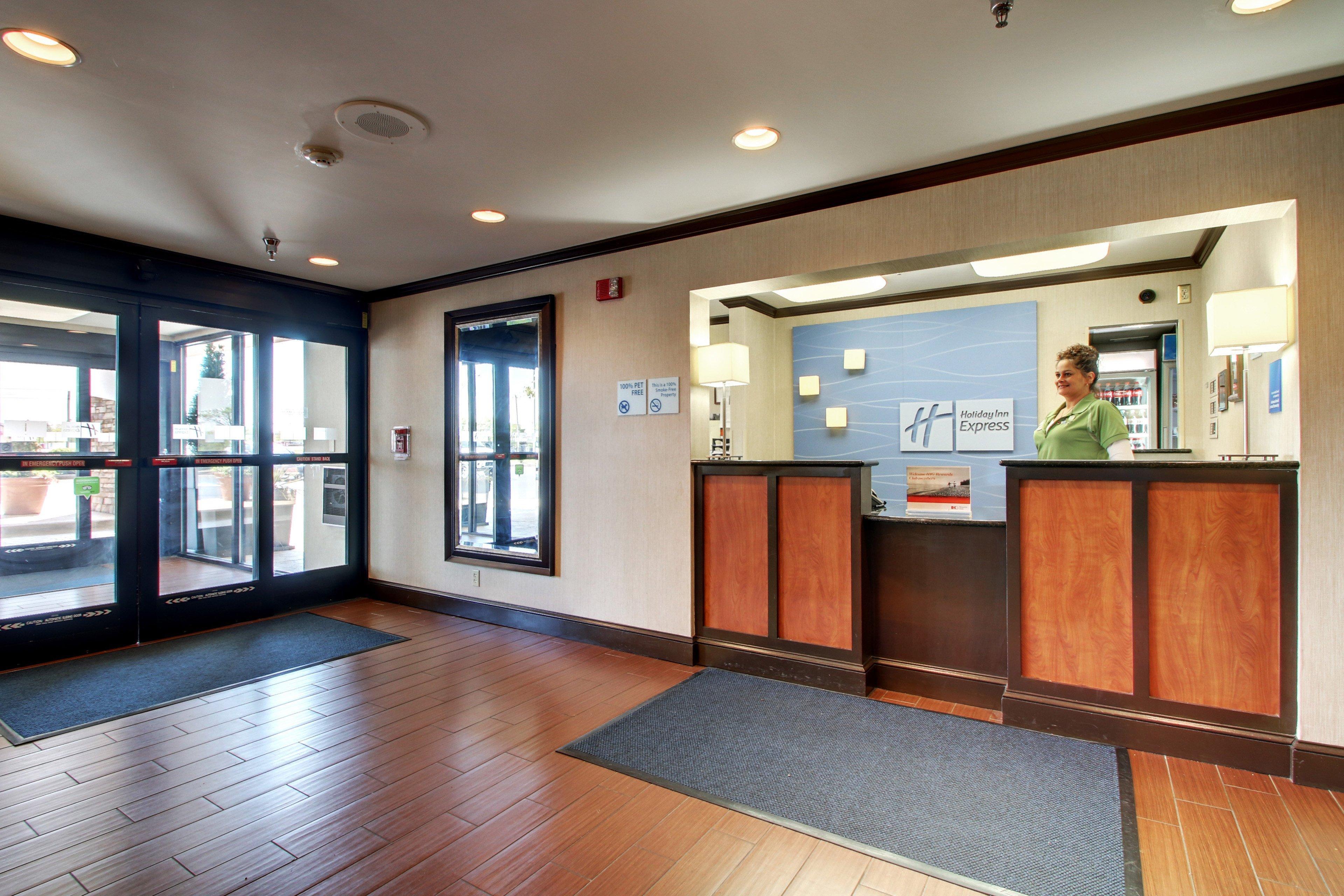 Holiday Inn Express Hotel Fort Campbell-Oak Grove By Ihg Exterior photo