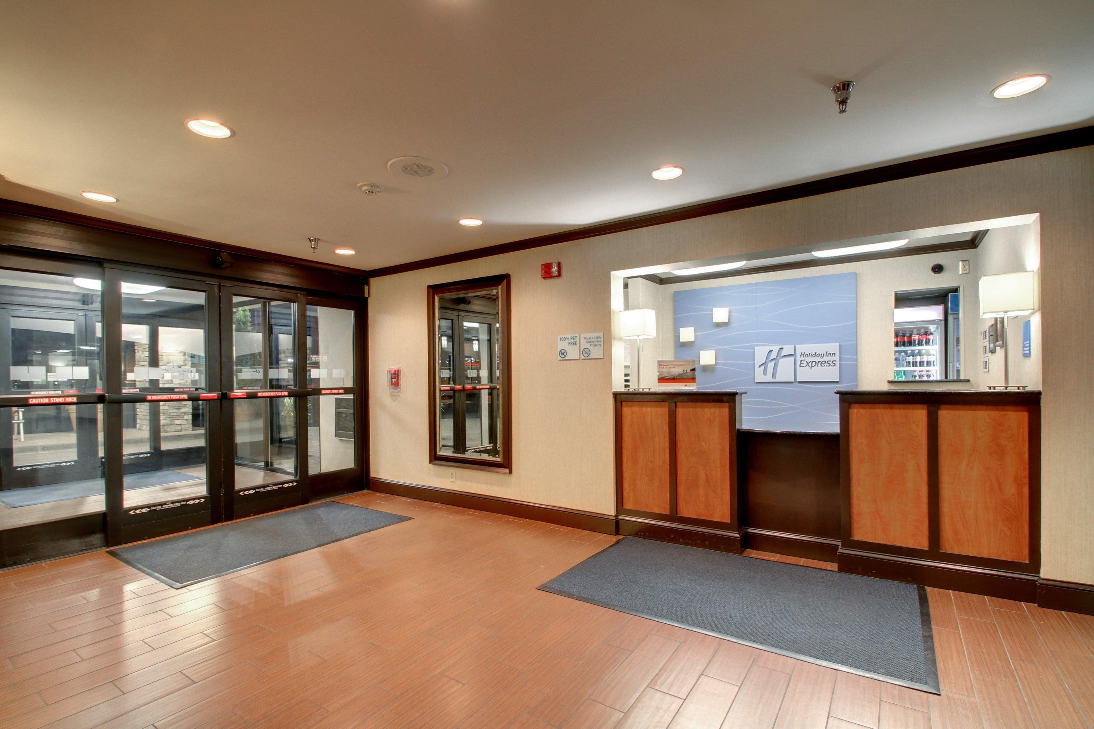 Holiday Inn Express Hotel Fort Campbell-Oak Grove By Ihg Exterior photo