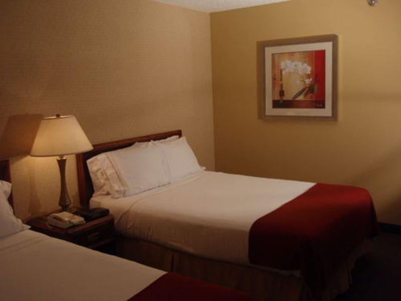 Holiday Inn Express Hotel Fort Campbell-Oak Grove By Ihg Room photo